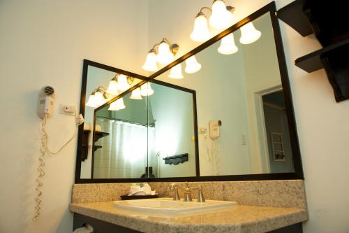 King Room image 1