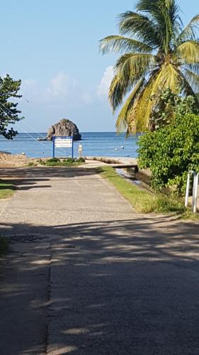 设施服务, Location Marigot in 上岛