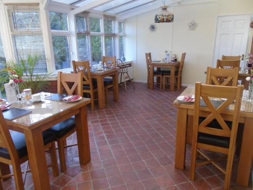 Trumbles Gatwick B&B - image 14