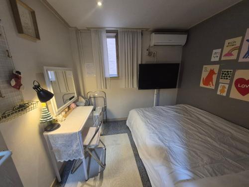 Seoul, Shillim Station 3mins, Airport bus 3mins, Gangnam Hongik Unv' 15mins, Seongsu 40mins near Cf Cafe