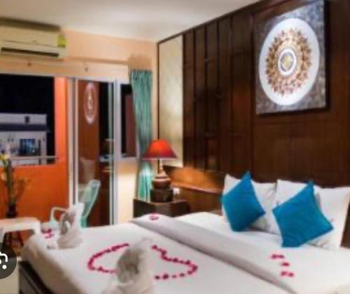 room detail thumbnail 1