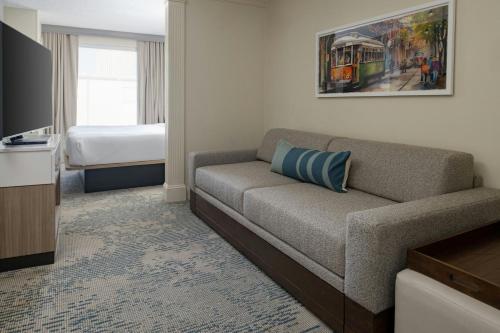 1 king bed, 1 sofa bed