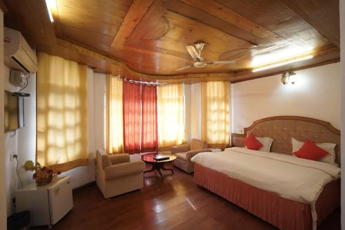 Royal Palace Resort Bhagsunag - Family & Couple Friendly Hotel in McLeod Ganj #RoyalPalaceResortBhagsunag #RoyalPalaceResort #BhagsunagHotel #HotelInMcLeodGanj #FamilyFriendlyHotel #CoupleFriendlyHotel #HotelNearBhagsuWaterfall #DharamshalaHotels #Himacha - image 4