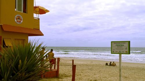 沙灘, Chale Ponta das Canas in 拉戈伊尼亞