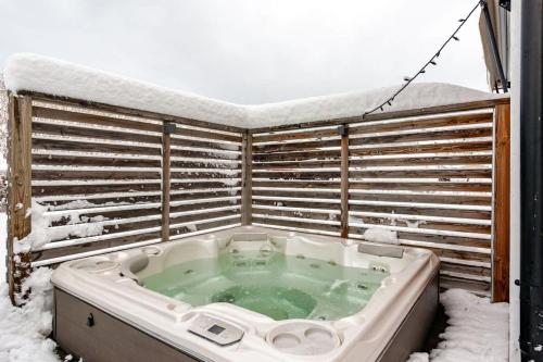 Amazing place Avicii and 3Arena 6B2B with hot tub in Skarpnäcks Gård