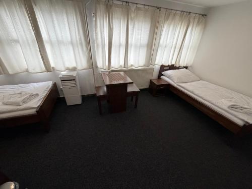 2 twin beds