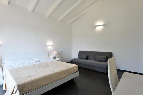 1 queen bed, 1 twin bed, 1 sofa bed