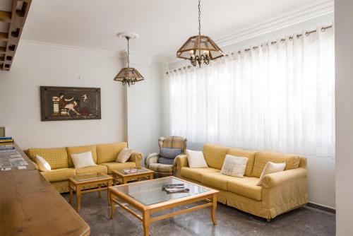 Kamari Blue Boutique Hotel - image 8