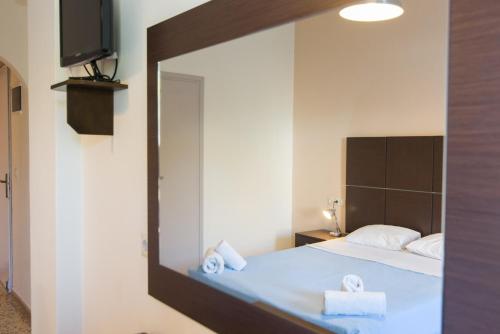 Kamari Blue Boutique Hotel - image 13