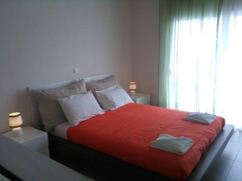 1 queen bed, 2 sofa beds