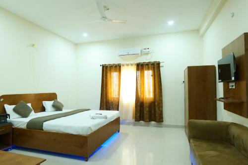 Aditya palace Hotel & Marriage Garden in Orcsha