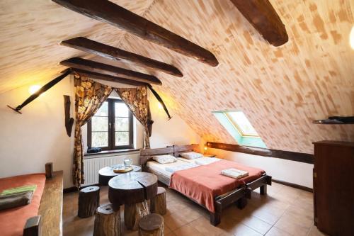 1 double bed, 2 twin beds