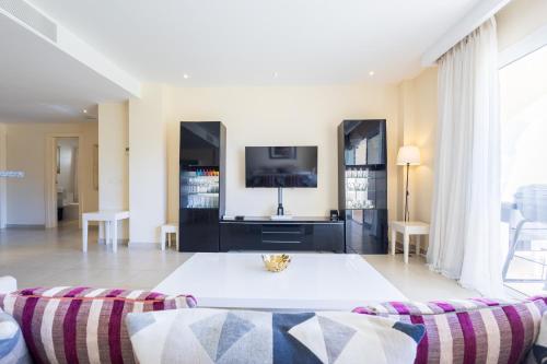 Iberostate 2BR Apartment - BBQ Terrace Lake & Golf Views Beach Club Access - image 5