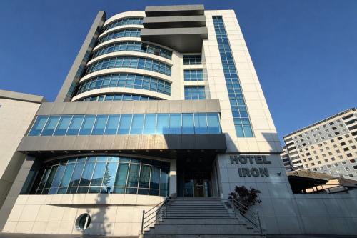 Iron Hotel Baku – khách sạn tại Binagadi