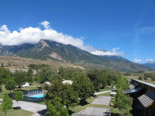 外部景觀, CHALET JACUZZI PRIVE, TERRASSE et VUE MONTAGNE DANS CAMPING 3 ETOILES in 沙托魯阿爾佩