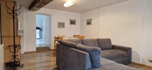 Maison entièrement rénovée au cœur du village gîte à louer Saint-Léonard-des-Bois