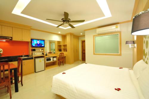 room detail thumbnail 0