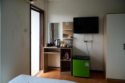 room detail thumbnail 2