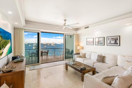 Aqualina Beach Club – Simpson Bay