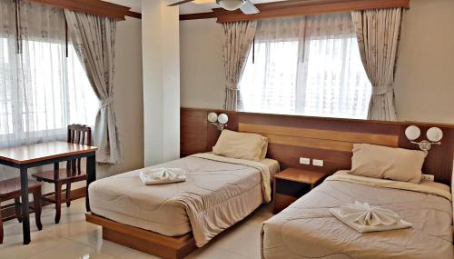 room detail thumbnail 2