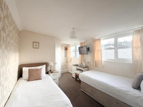 Raincliffe Hotel - Tap to explore photos