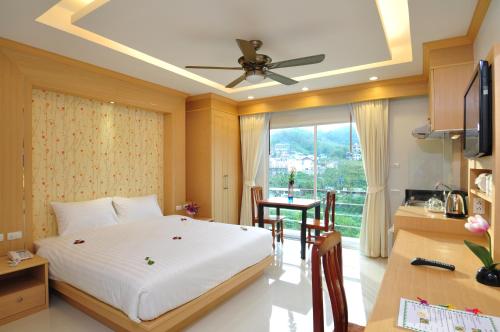 room detail thumbnail 1