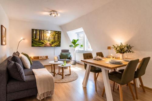 ErzGlück Modernes Dachgeschoss-Apartment I nahe Altstadt I Stellplatz & Waschmaschine in Neuwelt, Deutschland