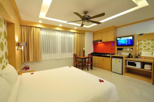 room detail thumbnail 0