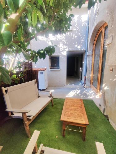 L'ecurie du Chateau - Suite voutee d'exception in Neuville-sur-Saone
