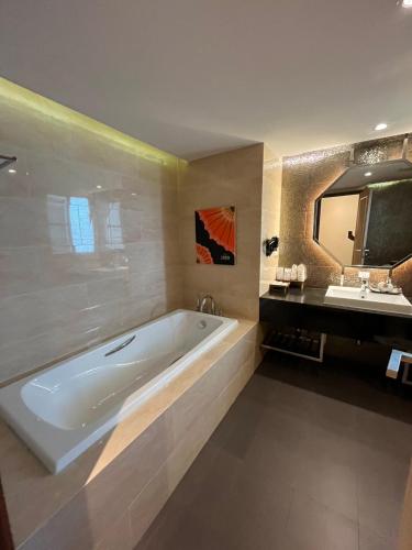 room detail thumbnail 2