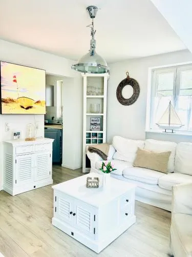 Maisonette-Fewo unter Reet, 50m zum Meer, Strandidyll Zingst in Zingst, Deutschland
