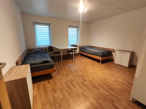 schöne 4 Raum, 4 - 7 Bett FeWo in Staßfurt (schone 4 Raum, 4 - 7 Bett FeWo in Staßfurt) in Stassfurt