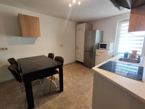 schöne 4 Raum, 4 - 7 Bett FeWo in Staßfurt (schone 4 Raum, 4 - 7 Bett FeWo in Staßfurt) in Stassfurt