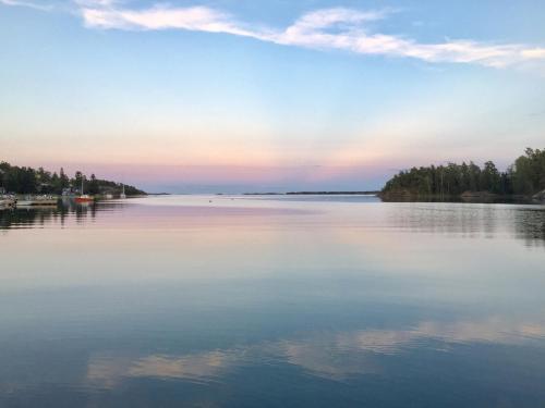 Beautiful Swedish cottage by the sea in Arkosund