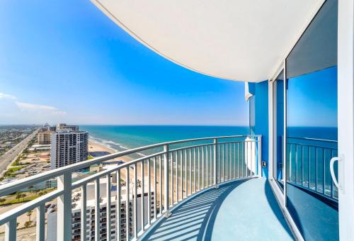 On the Beach-2/Br 2/Bath, 26th floor! Spectacular views of Ocean & River in Daytona Beach Shores, USA