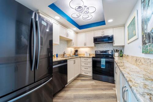 On the Beach-2/Br 2/Bath, 26th floor! Spectacular views of Ocean & River in Daytona Beach Shores, USA