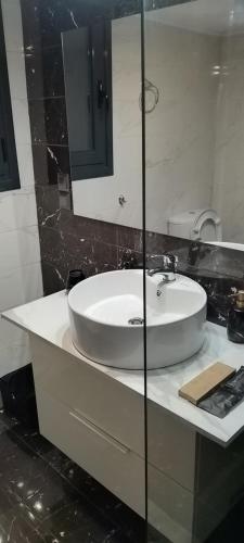 Luxury Semi-Basement Suite Athens - image 6