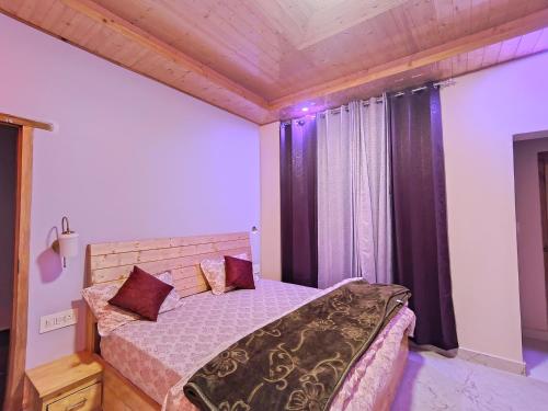 Woodstone Homestay & Pahadi Swad Cafe in Khiuri