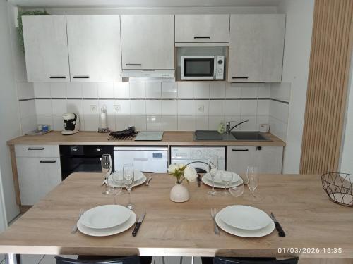 Cocina, Le Marat - T3 - 57m2- 15 min du Futuroscope in Saint-Eloi