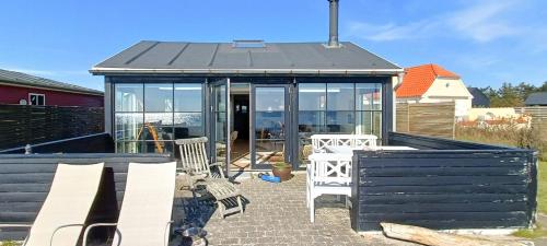 外部景觀, A Sparkling Sea View And Waves In Juelsminde in 尤爾斯明納鎮中心