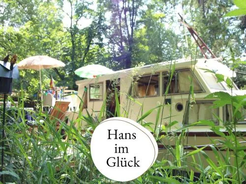 Hausboot Hans im Glück in Hundsdorf, Deutschland