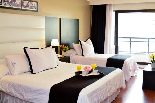 1 king bed, 1 twin bed