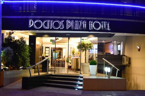 Pocitos Plaza Hotel - 출입구