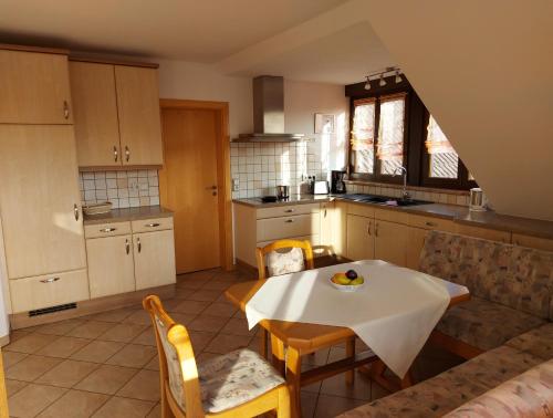 陽台/露台, Ferienwohnung am Römigswäldchen (Ferienwohnung am Romigswaldchen) in 施呂瑟爾費爾德