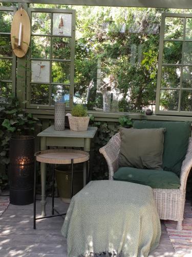 정원, Cute gardenhouse close to Stockholm City in 솔나