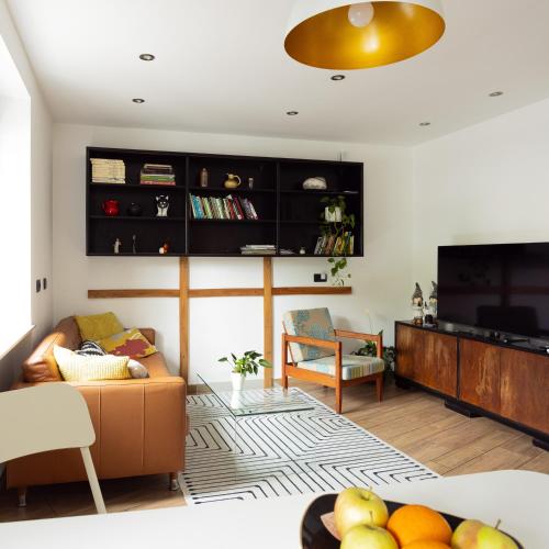 Large Two Bedroom Family APP - free parking, Lubiana
