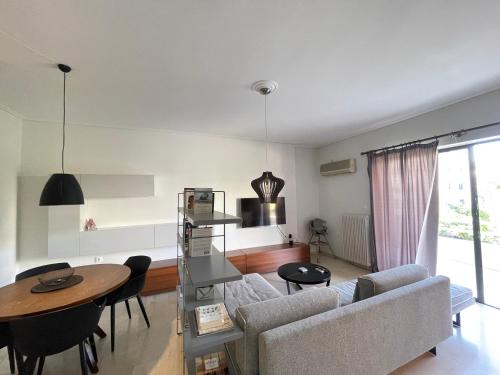 Kleio - Spacious apartment in Glyfada, Ateny