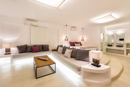 Anna Platanou Suites in Pounta / Sotires