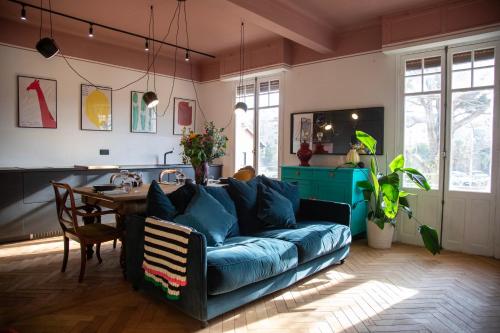 Bright 1920s Apartment - 2 Mins to Beach & Station