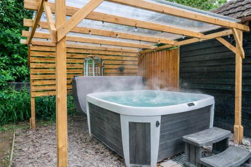 Omgivelser, New Forest Cottage with Hot Tub, Fireplace and Private Garden in Cadnam